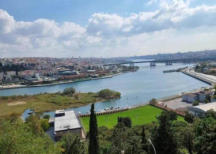 Ihva Pier Loti איסטמבול