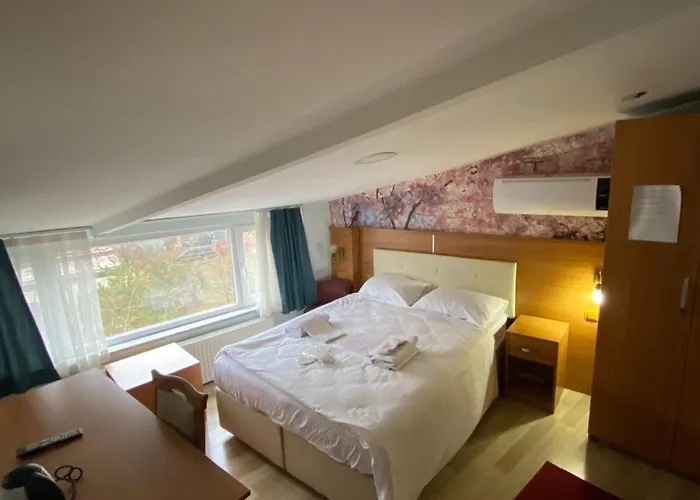 Ihva Pier Loti מלון 3*